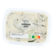Ambachtelijke sellerie of komkommer salade